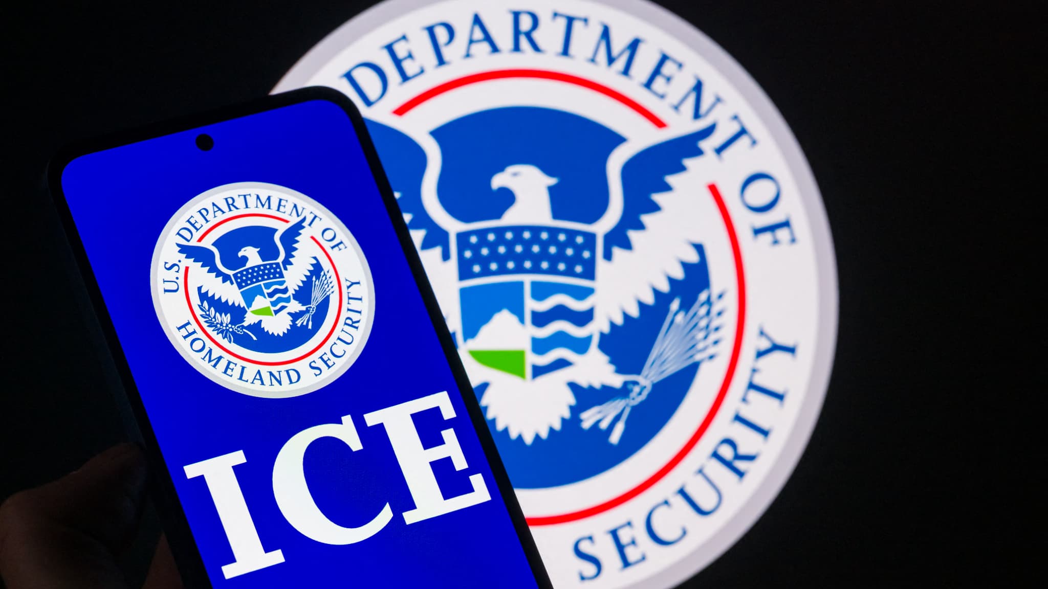 In the United States, ICE sent hundreds of requests to Gafam, previously reserved for criminal investigations, in order to identify simple opponents to Donald Trumps policy.