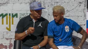 Neymar Sr et Neymar Jr, à Praia Grande (Brésil) le 13 juillet 2019