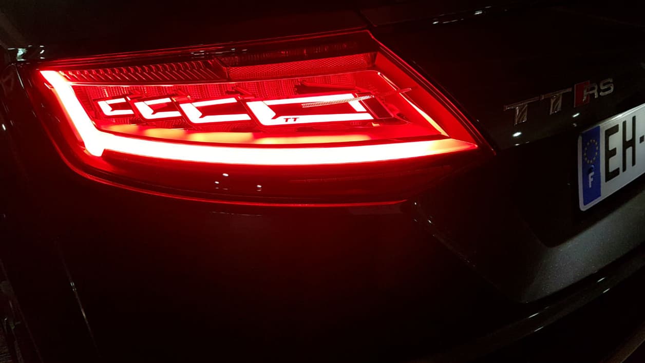 Les magnifiques feux OLED de cette nouvelle TT RS