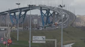 De nombreux agriculteurs se sont mobilisés le samedi 10 janvier 2026 sur le Pont de Normandie (Seine-Maritime) pour exprimer leur colère après l'accord du Mercosur. 
