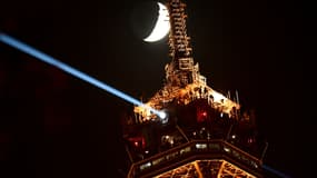 Le phare de la Tour Eiffel sera rallumé à 20h ce mardi.