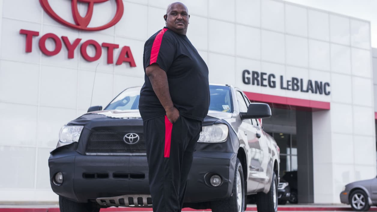 Victor Sheppard a reçu un Tundra tout neuf, en échange du Tundra estampillé un million de miles, soit 1,6 million de kilomètres. Le pick-up sera disséqué par les ingénieurs du constructeur automobile. Victor Sheppard a reçu un Tundra tout neuf, en échange du Tundra estampillé un million de miles, soit 1,6 million de kilomètres. Le pick-up sera disséqué par les ingénieurs du constructeur automobile.