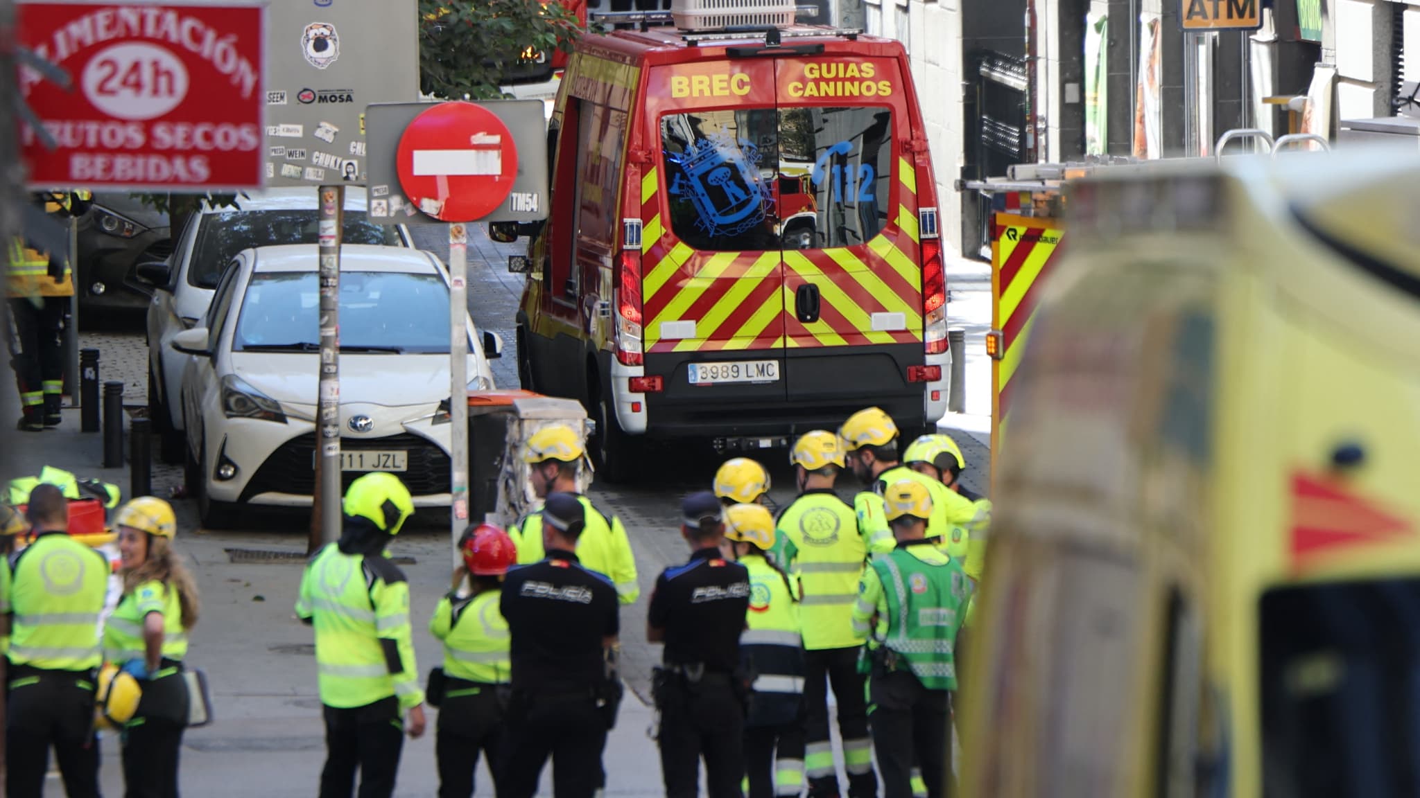 LE BILAN PORTÉ À QUATRE MORTS À MADRID APRÈS L'EFFONDREMENT D'UN IMMEUBLE