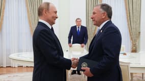 La rencontre entre Vladimir Poutine et Steve Witkoff, l'émissaire de Donald Trump, à Moscou ce 6 août 2025.