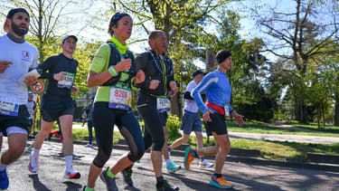Des participants du marathon de Paris en avril 2022