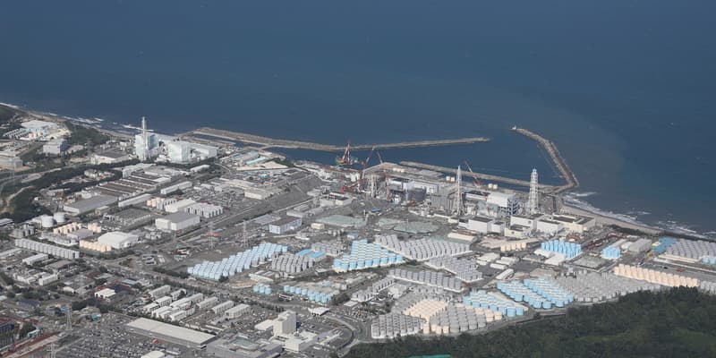 Vue aérienne de la centrale nucléaire à l'arrêt de Fukushima, prise le 24 août 2023.