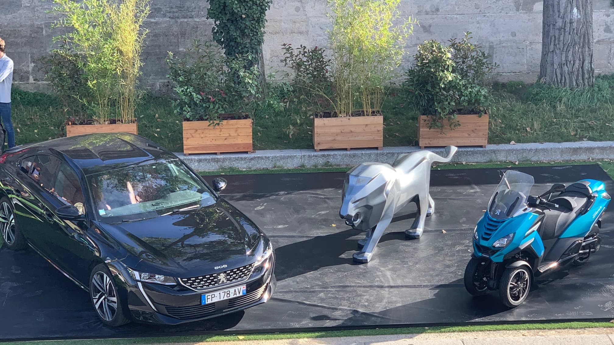 La nouvelle famille Peugeot avec la 508 et le Metropolis 400 La nouvelle famille Peugeot avec la 508 et le Metropolis 400