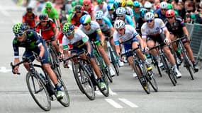 Nouvelle chute dans le vélo à cause d'une moto sur le Tour de Belgique.
