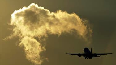 Environ 300 vols sur les 29.000 prévus ce mercredi en Europe devraient être annulés en raison de la fermeture partielle de l'espace aérien en Irlande et dans l'ouest de l'Ecosse à cause du nuage de cendres volcaniques venu d'Islande. /Photo d'archives/REU