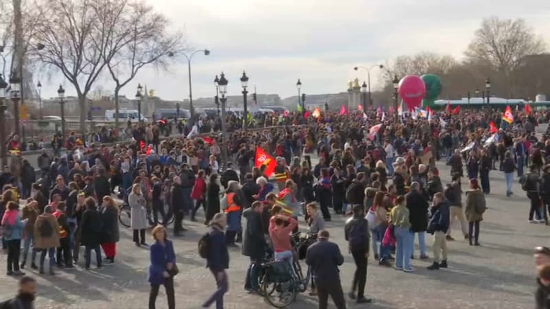 Réforme des retraites: après le 49.3, une manifestation surprise en cours place de la Concorde
