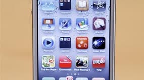 L'iPhone d'Apple a été en 2011 le mot-clé le plus recherché sur la plate-forme de Yahoo, devançant les grands événements d'actualité et les célébrités, selon le classement mondial établi par le groupe. /Photo prise le 14 octobre 2011/REUTERS/Robert Galbra