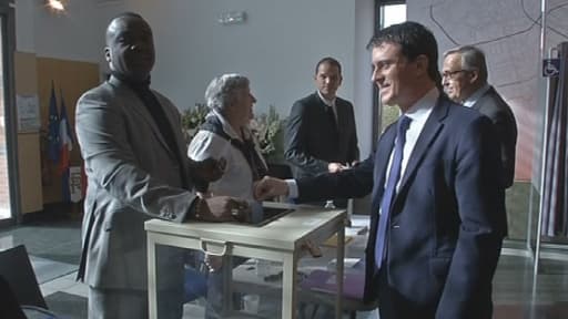 Manuel Valls a voté ce dimanche matin à Evry.