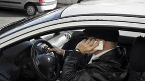 Les sanctions devraient se durcir contre les conducteurs qui utilisent leur portable au volant. Leur permis pourrait être suspendu.