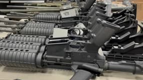 Des fusils d'assaut dans une armurerie de Rockville, dans le Maryland, aux Etats-Unis, le 11 juin 2022