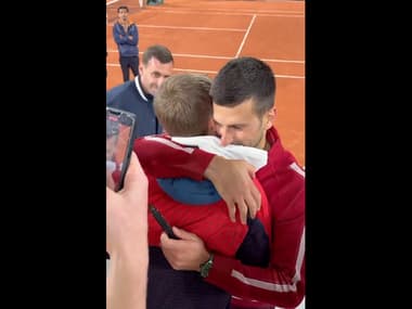 Le câlin de Djokovic à son fan, Tom 