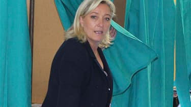 Selon le camp socialiste, Marine Le Pen a été battue dimanche au second tour des élections législatives à Hénin-Beaumont, dans la 11e circonscription du Pas-de-Calais, par son adversaire PS Philippe Kemel. /Photo prise le 17 juin 2012/REUTERS/Jean-Yves Bo