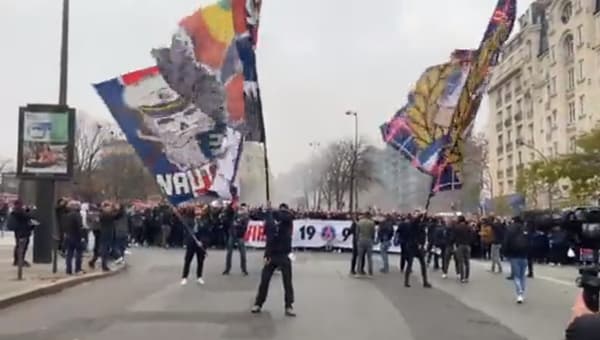Les supporters du PSG du Virage Auteuil fêtent leurs 30 ans