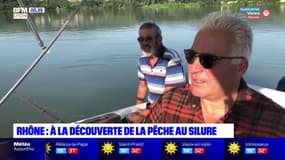 Sur le Rhône, ce pêcheur fait découvrir à BFM Lyon la pêche aux silures