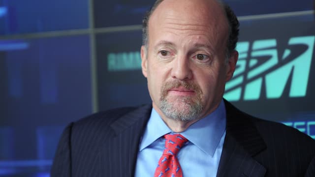 En suivant les conseils du fameux éditorialiste Jim Cramer, un ancien professeur d'économie vient de prouver qu'il se trompait sur ses conseils les trois-quart du temps.