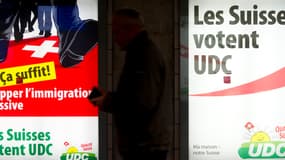 Une précédente campagne de l'UDC contre l'immigration, en 2011, dans les rues de Lausanne, en Suisse.