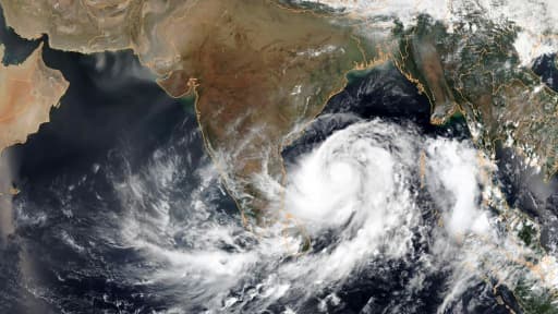 Image satellite du cyclone Fani au dessus de la baie du Bengale, fournie le 1er mai 2019 par l'Agence américaine d'observation océanique et atmosphérique (NOAA)