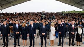 (De gauche à droite) Le président polonais Andrzej Duda, le premier ministre canadien Justin Trudeau, la première dame américaine Jill Biden, le président américain Joe Biden, le président français Emmanuel Macron, l’épouse du président français Brigitte Macron, le prince britannique William, assistent à la cérémonie commémorative internationale à Omaha Beach pour souligner le 80e anniversaire du débarquement des Alliés en Normandie, à Saint-Laurent-sur-Mer, le 6 juin 2024. 