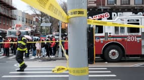 Un cordon de police installé à la station de métro 36th Street à Brooklyn le 12 avril 2022.