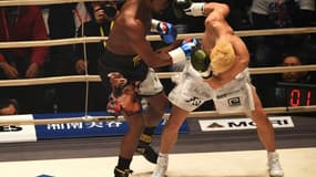 Tenshin Nasukawa a tenu seulement 1'13" sur le ring contre Floyd Mayweather.