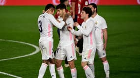 Eder Militao félicité par Marco Asensio, le 1er mai 2021