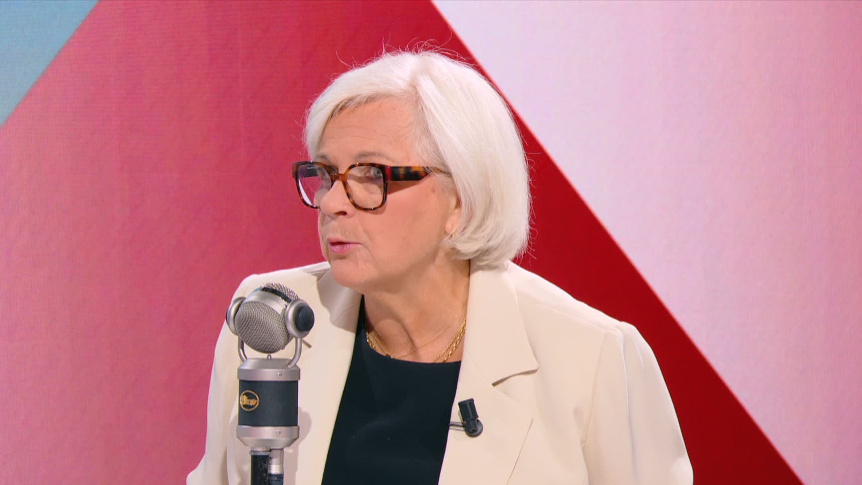 "C'EST UN DES ÉLÉMENTS DE LA COPIE, MAIS PAS LE SEUL": CATHERINE VAUTRIN ESTIME QUE LA SITUATION BUDGÉTAIRE NE SERA PAS RÉGLÉE "UNIQUEMENT AVEC LES TRÈS HAUTS REVENUS"
