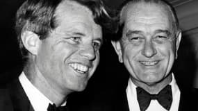Robert F. Kennedy 
(g) avec le président Lyndon B. Johnson le 5 juin 1967 à New York (USA)