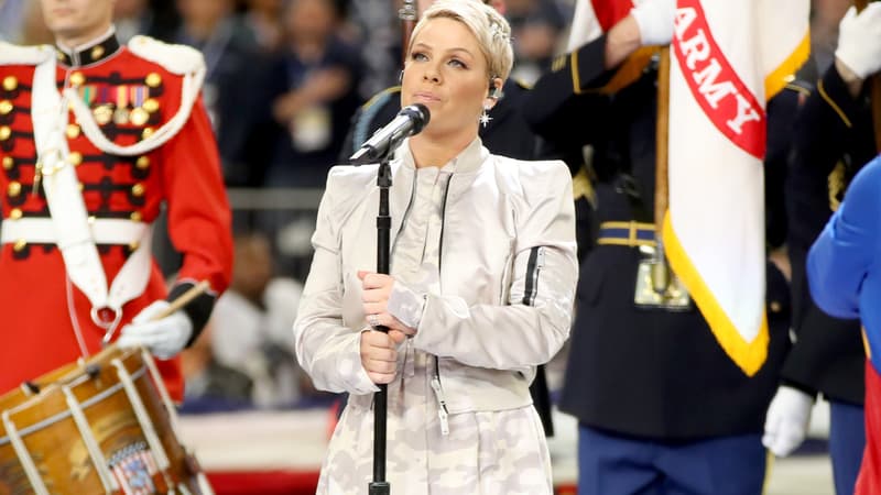 Pink a chanté l'hymne national américain lors du Super Bowl 2018