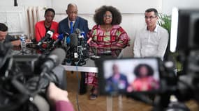 Une des soeurs et les parents de Naomi Musenga, lors d'une conférence de presse le 11 mai 2018 à Strasbourg. 