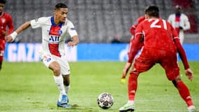 Colin Dagba lors de Bayern-PSG