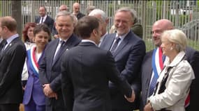 Emmanuel Macron et le sénateur Thomas Dossus, le 8 mai 2023 à Lyon.