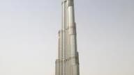 818 mètres , c’est 2 Tours Eiffel et demie… Pas encore achevée à ce jour, la Burj Dubaï a atteint sa taille finale le 17 janvier dernier. Elle est la tour la plus haute du monde, loin devant ses 3 "petites" sœurs canadienne, russe et chinoise qui dépassen