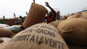 Laurent Gbagbo a décrété un contrôle de l'Etat sur l'industrie du cacao dont la Côte d'Ivoire est le premier producteur mondial. /Photo d'archives/REUTERS/Luc Gnago
