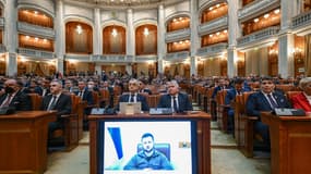 Le président ukrainien Volodomyr Zelensky s'exprime devant le Parlement roumain, lundi 4 avril 2022