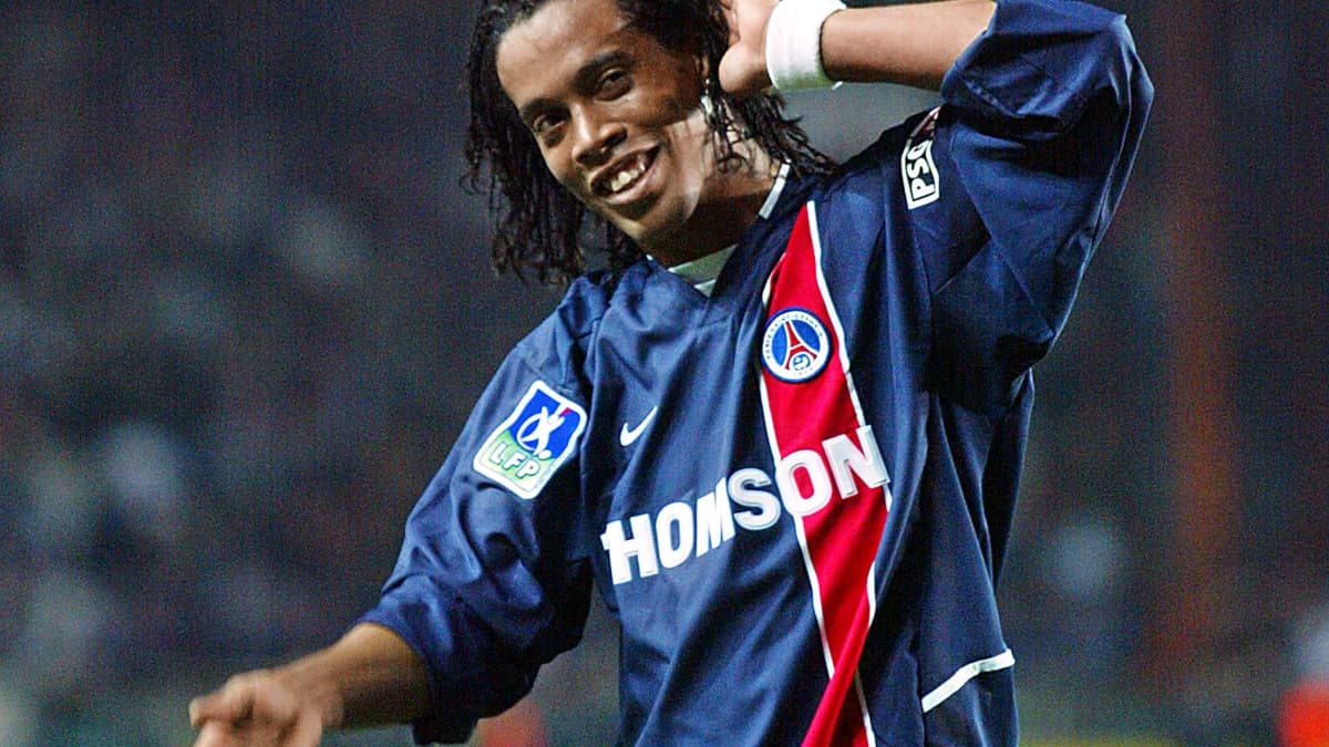 Ronaldinho face à l'OM en octobre 2002 Ronaldinho face à l'OM en octobre 2002