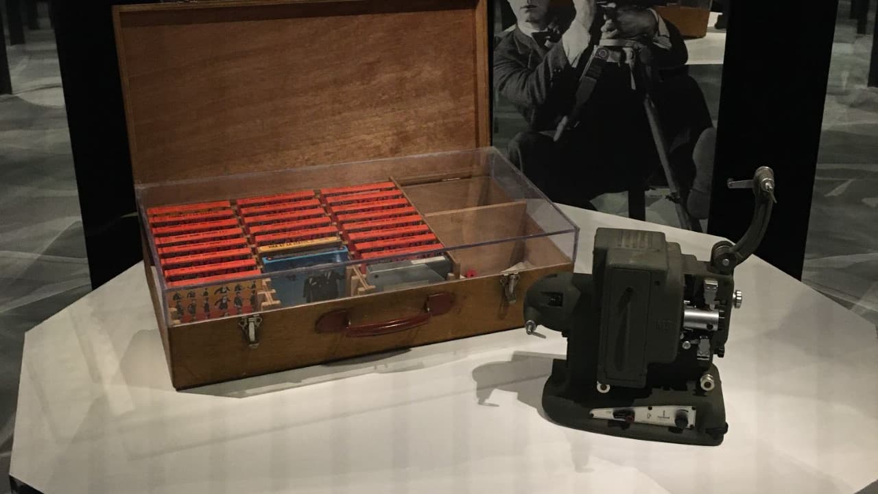 Le projecteur de Louis de Funès, exposé à la Cinémathèque française