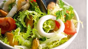 Avis aux amateurs de moules et de calamars : voici la salade de la mer, la recette est ici.   