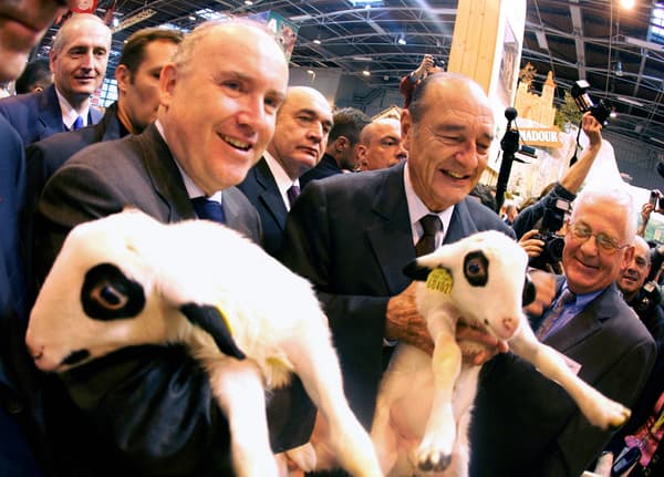 Jacques Chirac et son ministre de l'agriculture Dominique Bussereau au salon de l'agriculture le 28 février 2004 