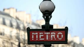 Les portes du métro se sont refermées sur la veste d'un jeune homme, mort après avoir été traîné le long de la station.