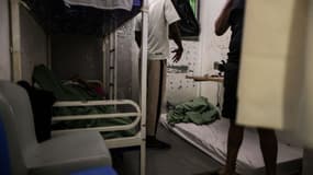 Des détenus dans leur cellule de la prison de Gradignan, près de Bordeaux, le 3 octobre 2022