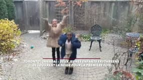 La joie de ces deux enfants qui découvrent la neige pour la première fois
