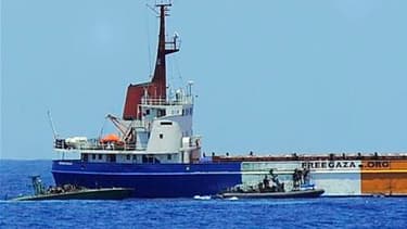 Des soldats israéliens sont intervenus à bord du "Rachel-Corrie", un cargo humanitaire irlandais en route pour Gaza. Selon Tsahal, la marine israélienne a pris le contrôle du cargo Rachel-Corrie sans incident. /Photo prise le 5 juin 2010/REUTERS/IDF/Hando