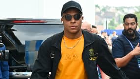 Kylian Mbappé en marge d'un match de Ligue 1 à Auxerre, le 21 mai 2023