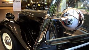 Des Traction réunies au siège de Citroën pour célébrer les 80 ans du modèle.