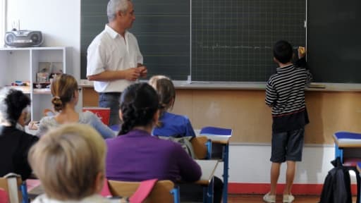 Un instituteur dans sa classe le jour de la rentrée scolaire le 5 setpembre 2011 à Nantes