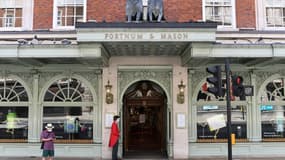 L'entrée du magasin Fortnum & Mason, fournisseur de thé de la famille royale, à Londres le 22 mai 2020.